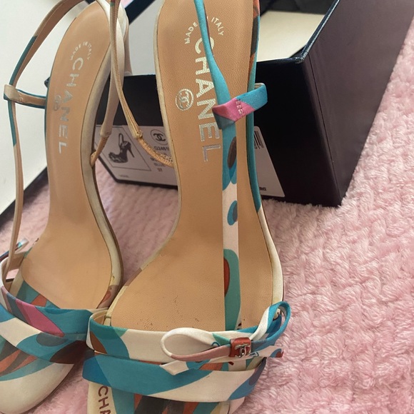 Channel sandals. - Picture 5 of 12